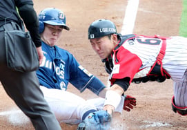 [Photo] Park Min-woo vs. Lee Ju-ho: Who wins the '1mm showdown'?