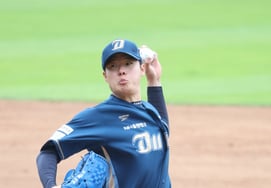 [Photo] Kim Young-gyu 'Changwon Sniper takes the mound'