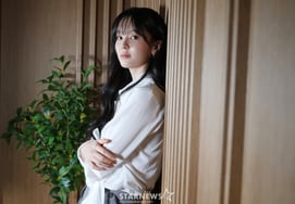Baek Seo Ra (Doctor Shin) chia tay nhóm nhạc nữ và trở thành một cô bé lọ lem."Nhiệt huyết ngày càng lớn" [Phỏng vấn ③]