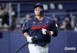 Lotte Giants' Han Dong-hee, the 'successor to Lee Dae-ho' with no home runs in 24 games, heads to the 2nd division... Passing the baton with Na Seung-yeop and Go Seung-yeop... Doosan's Yang Seok-hwan and NC's Shin Jae-in also removed from the 1st division roster