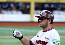 'How could this be!' Kiwoom foreign hitter Brooks relegated to the ninth spot! Lee Ju-hyung's return to the first division is welcome news; manager says, "Brooks' condition is poor..."