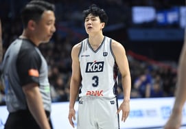 'First in history' 6th-seed team aims for championship! KCC defeats Son 1-0 in Game 1 of the championship finals... 'Heo Woong explodes with 19 points' [Goyang on-site review]