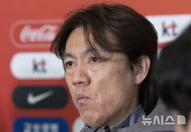 Will Hong Myung-bo's team face a FIFA 100-ranked weakling while claiming to target Mexico? Is the 'El Salvador selection' the optimal decision for high-altitude adaptation?