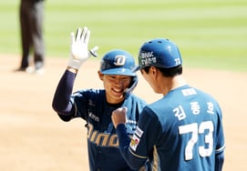 [Photo] Kim Han-byul's 'first RBI in the top of the second inning'