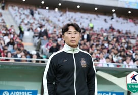 'Direct red card' Yazan, Coach Kim Ki-dong instead offered support: "He came to apologize after the match; it seemed like a slip, not intentional" [Sangam]