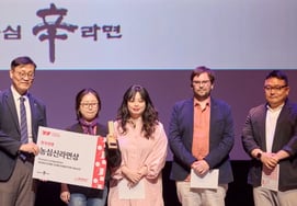 农心在全州国际电影节上颁发"农心辛拉面奖"