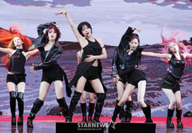 'Sân khấu comeback áp đảo' của Billy [★Ảnh]