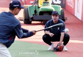 [Photo] 'Informing Geun-pungo and directing defensive training!' Coach Baek Yong-hwan