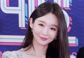 [专门] 姜敏京，因油管造假争议冤枉"孤独旅行有工作人员同行？ 安装了三脚架。" [专业姜敏京，因YouTube造假争议冤枉"孤独旅行有工作人员同行？ 安装了三脚架"Star Issue]