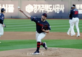[Photo] Boesil and starting pitcher face off in Lotte vs. Bi-sil