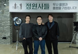 Song Kang-ho and Gu Kyo-hwan gather Korean film all-stars for 'Gardeners'; filming begins in April [Official]