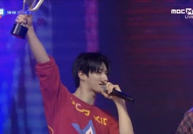 NEXZ, First Music Show Win After Debut... "A Gift from NEX2Y," Tears in Emotional Remarks