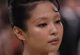Jennie khoe đầm được sản xuất suốt 540 tiếng trên 'Met Gala'"Cảm ơn Chanel vì đã giúp giấc mơ trở thành nàng tiên cá của tôi thành hiện thực" [Star Issue]
