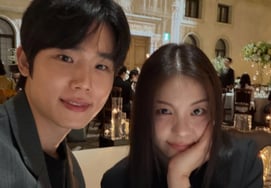 『エイリーと結婚1周年♥』チェ·シフン、まだまだ頑張り続けているね..「とても可愛い妻とハンサムな夫」