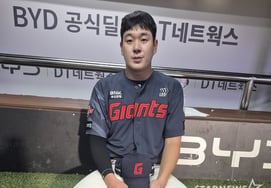 Na Seung Yeop cúi đầu trước cú home run của mình [phỏng vấn tại hiện trường]