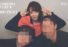 ク・ヘソン、二人の男性と仲良くしている様子..花びら＋肩を組んで『和気あいあい』