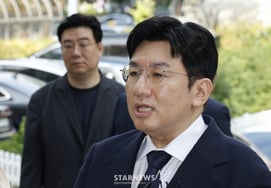 [Breaking News] Police reapply for arrest warrant of HYBE Bang Si-hyeok..rejected just six days later
