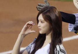 [Chụp ảnh] "Hãy làm trái tim wind up cho IVE nhé."