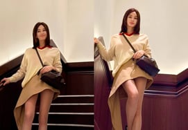 '55' Kim Hye-soo shows off unrealistic long legs.. Perfectly pulls off a daring ultra-mini look
