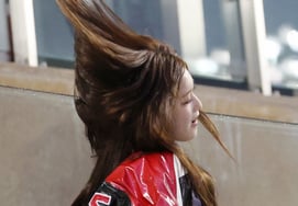 [Foto] IVE Lee Seo, chaleco brillante de BIGBANG