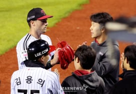 [Photo] Tolhurst's 'cool 7 innings scoreless'