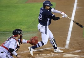 [Foto] Park Jun-soon con el 'golpe decisivo de 1 carrera impulsada'