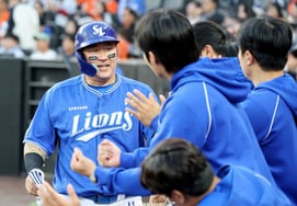 Con un bateador libre de 43 años y un promedio de bateo de 0.365 compitiendo por el título de campeón de bateo... ¿Choi Hyung-woo escribirá otra vez la historia de la KBO con solo 6 hits?