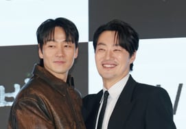 'El Espantapájaros': Park Hae-soo e Lee Hee-joon, de actores a empleados de la agencia, regalan a las familias de sus padres el Día de los Padres