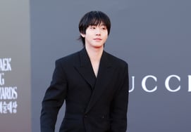 Ahn Hyo-seop, poses for photos just by walking [★Photo]