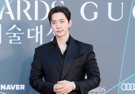 Lee Jun-ho, guapo hasta la punta de los pies [★Fotos]