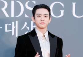 Park Jin-young, gesto de corazón con las manos de forma gentil [★FOTO]