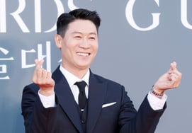 ジン・ソンギュ、爽やかな笑顔でハート [★写真]