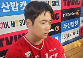'90-degree bow' met with jeers upon return, "It's been a long time" — First visit to former team after transfer... Reaction was cold. "Signal of a comeback" results satisfactory [Jamsil]