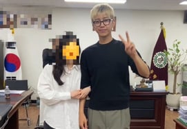 イム・ヨング、フェラーリに乗って母校をサプライズ訪問..「ワールドクラス」な人柄が光った