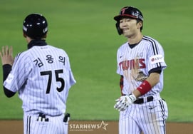 "Anotó el jonrón decisivo y fue excluido del abridor: ¿dónde está Park Hae-min? La preocupación del entrenador se profundiza: 'Debo gestionarlo durante dos días' [Reporte desde Daejeon]"