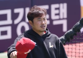 [フォト] イ・ジヨン「ウィニングシリーズ、さっさと持っていきます」