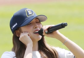 [Foto] NMIXX Jiwoo: "¡Trabajo duro! ¡Hustle!"