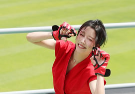 [Photo] Ryu Hyun-joo's "Bright Red Aang Aang Aang"