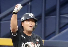 [相片儿] 这段时间厌倦了吧？ 金相洙称，"我独自击出3支安打，取得6秒先发制人的得分"