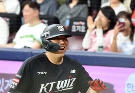 [Foto] Dong Jin-ah, levanta la mano ya!