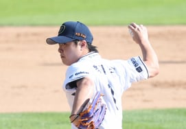 [Photo] Park Chi-guk "Dominating the mound again today"