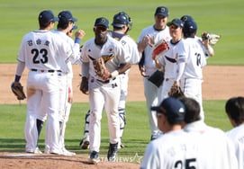 [フォト] Doosan Bearsが『ウィニングシリーズ』を釣り上げた'