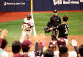 [Foto] ¡Terminó con un jonrón de gran slam en la oportunidad de bases llenas en el final de la novena entrada!
