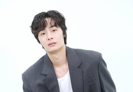 'Bloodhounds 2' Jang Ji-hyuk: "Role Models? Ju Ji-hoon and Ha Jung-woo... My Goal as an Actor" [Interview ③]