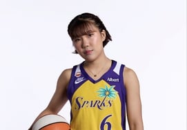『韓国史上3番目』パク・ジヒョン、夢のWNBAデビュー戦を果たした··· 開幕戦「1分52秒」