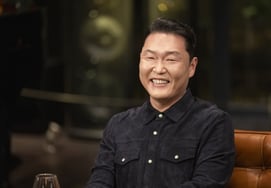 Psy, собеседник CNN сказал: «Немного шоу - вершина счастья»