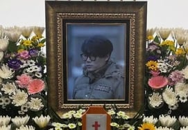 Đạo diễn Kim Changmin đã để lại lời nói trước khi hôn mêLo lắng cho con trai về vấn đề phát triển "Con trai tôi đang ở trong nhà hàng." [Star Issue]