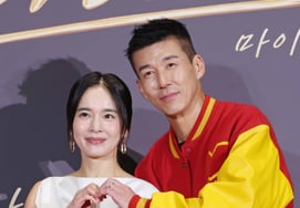 Jung Hye Young và Sean 'trái tim tay tình cảm' [★Ảnh]
