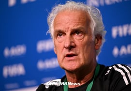 [Official] Shocking resignation of coach one month before World Cup; possibility of Advocaat returning to Curaçao after three months