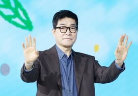 Hello, it's Son Hyun-joo [★Photo]